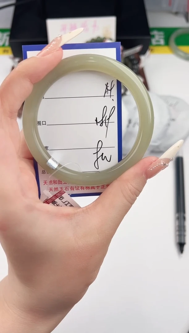 未镶嵌手镯和田玉4颜色微差无瑕