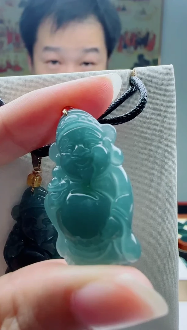 翡翠未镶嵌颈饰多样性发其一