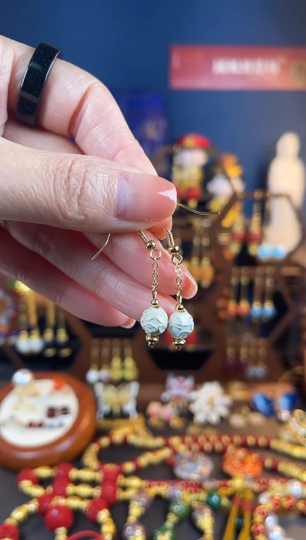 【闪购商品】白色珐琅景泰蓝耳钩