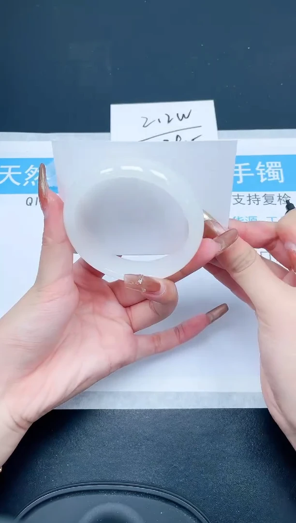 【闪购商品】石英质玉手镯未镶嵌175-58