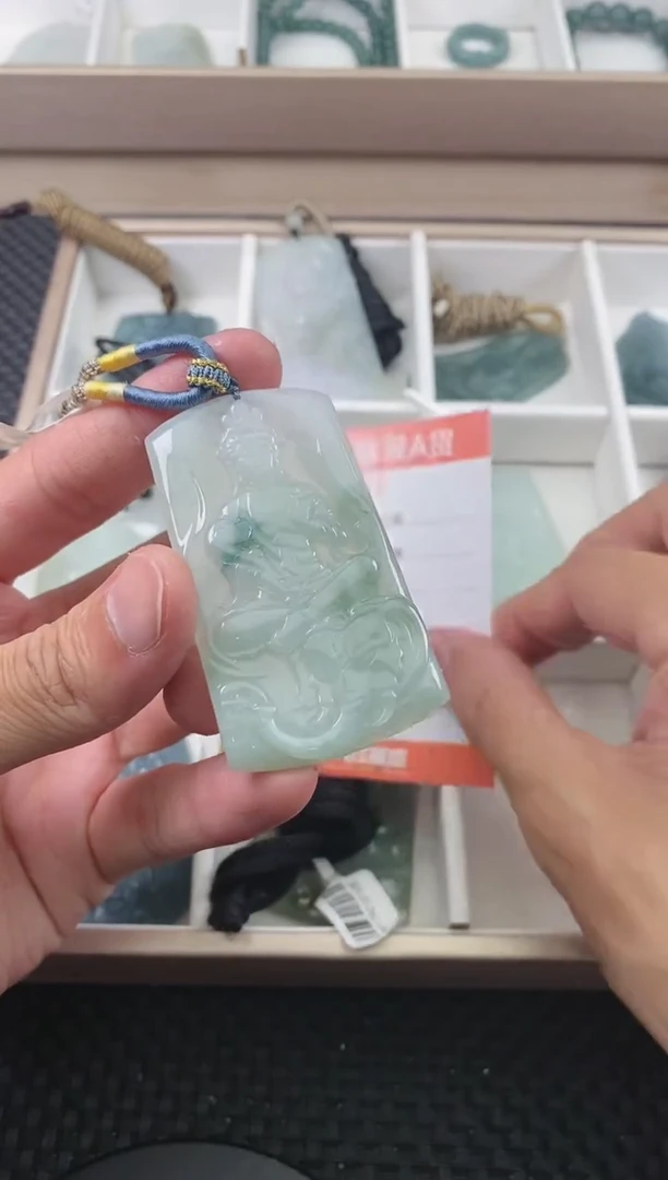 翡翠未镶嵌颈饰