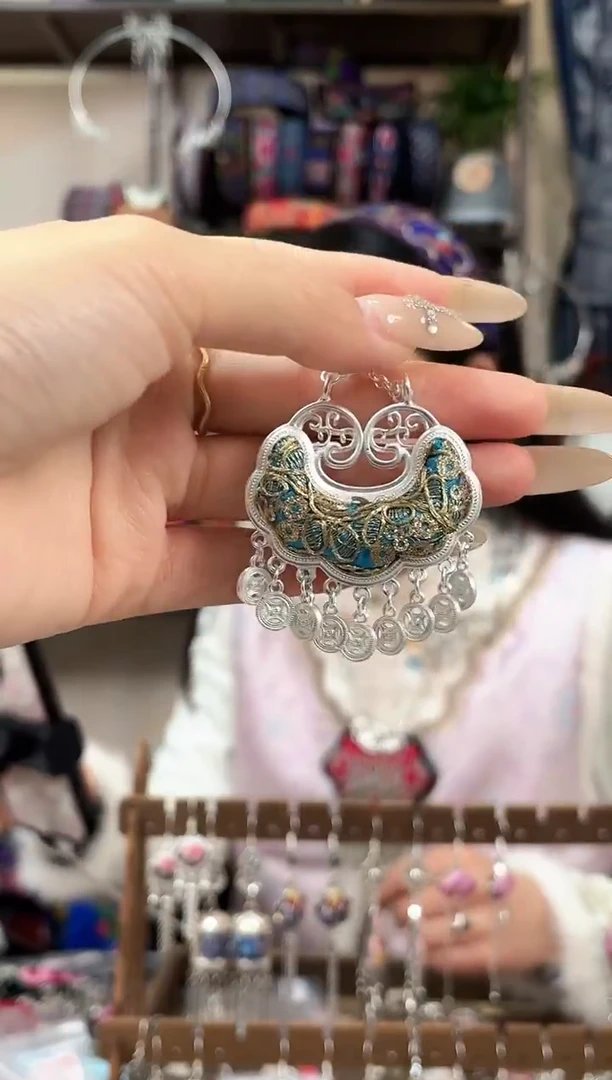 织绣民族风非遗老绣苗银饰品550