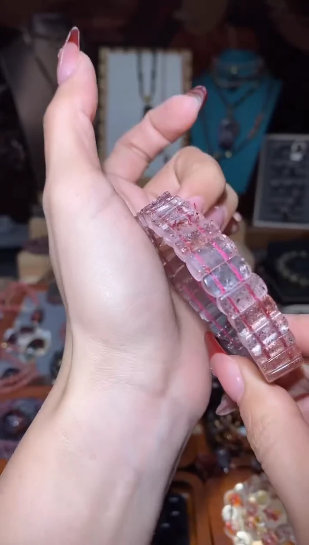 【闪购商品】水晶手牌未镶嵌金草莓