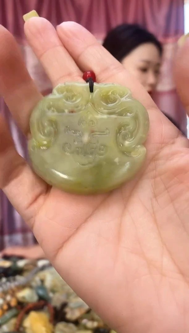 未镶嵌岫玉吊坠
