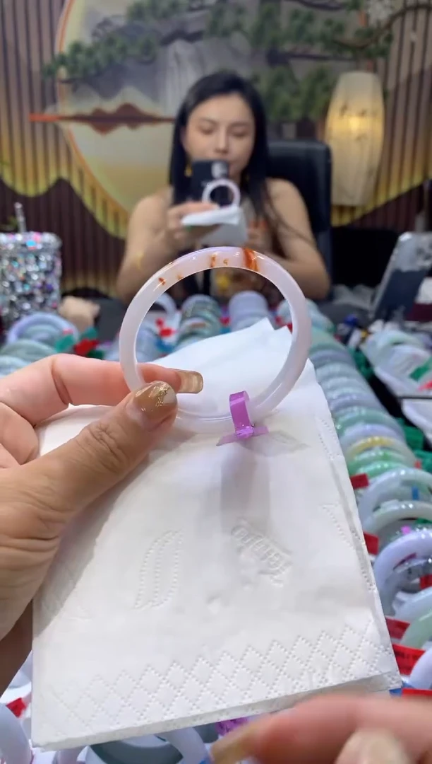 翡翠手镯未镶嵌多人05114