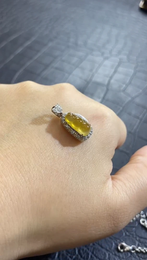 颈饰18K金镶嵌翡翠收到货48小时鉴赏期（超时不退不换）