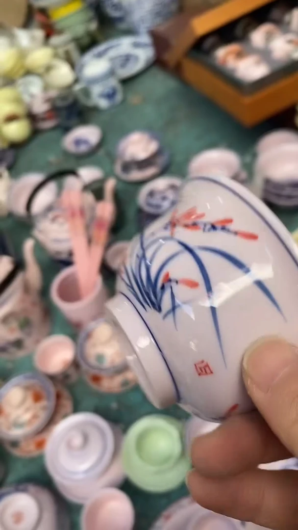 摆件陶红稀土手绘兰花压手杯