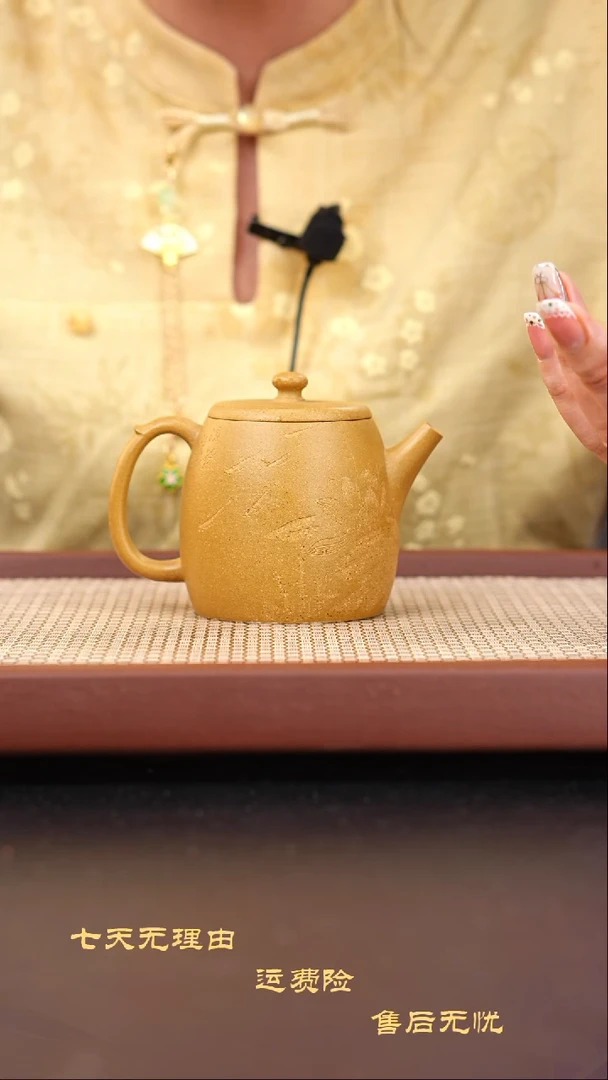 茶壶紫砂金黄段玉晨执鼓刻绘200cc吴国仙