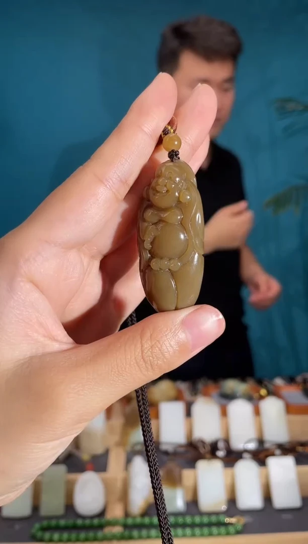 颈饰未镶嵌和田玉1