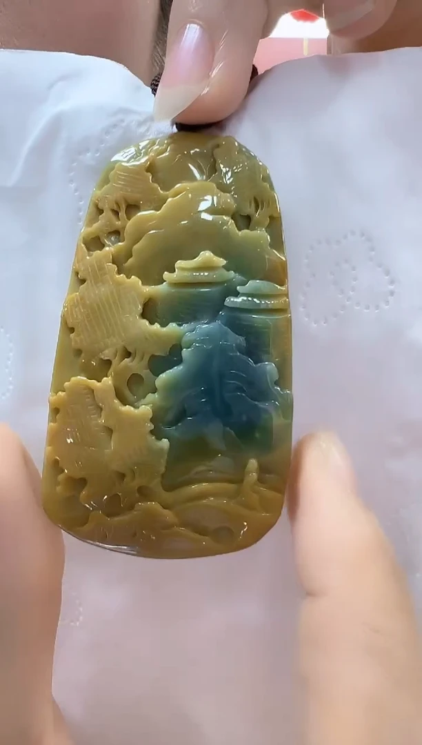 翡翠未镶嵌颈饰孤品山水牌宽36高64厚10
