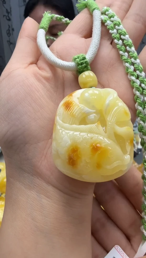 裸石琥珀未镶嵌如图