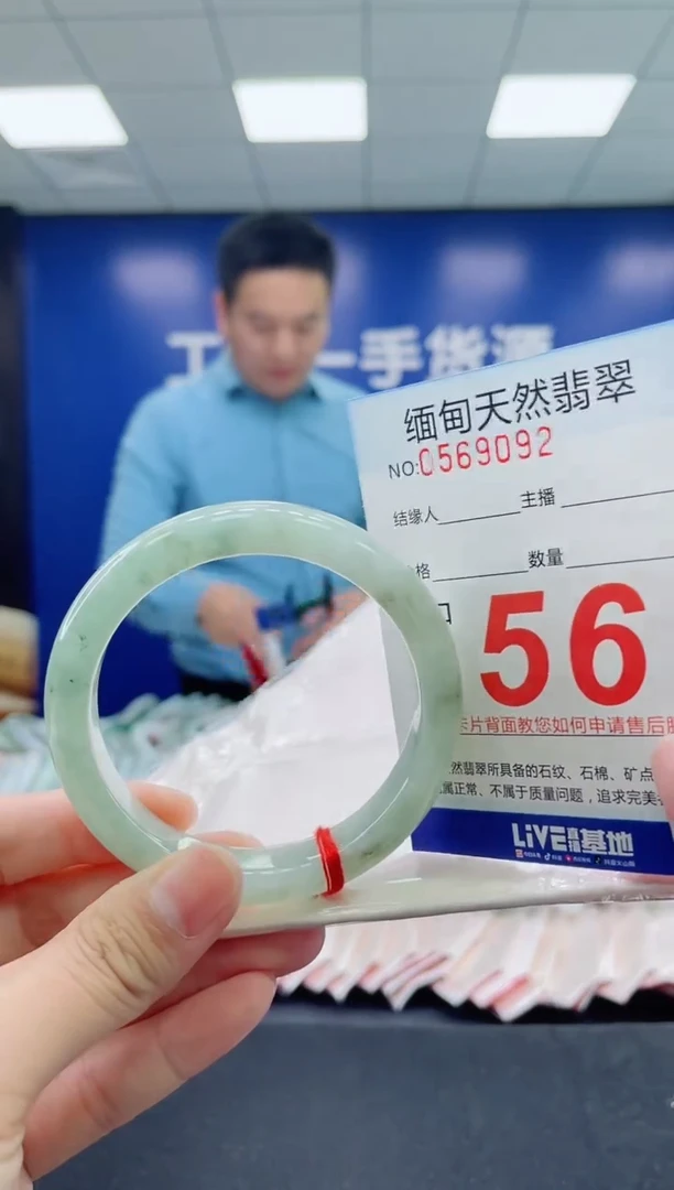 未镶嵌手镯翡翠天然翡翠手镯