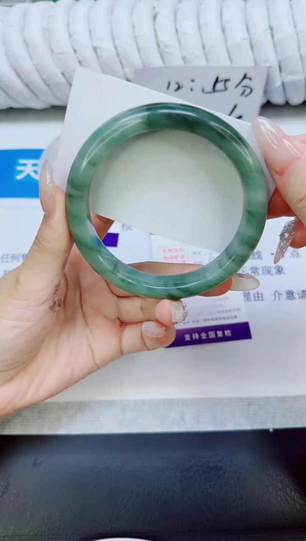 未镶嵌手镯石英质玉286/64.8