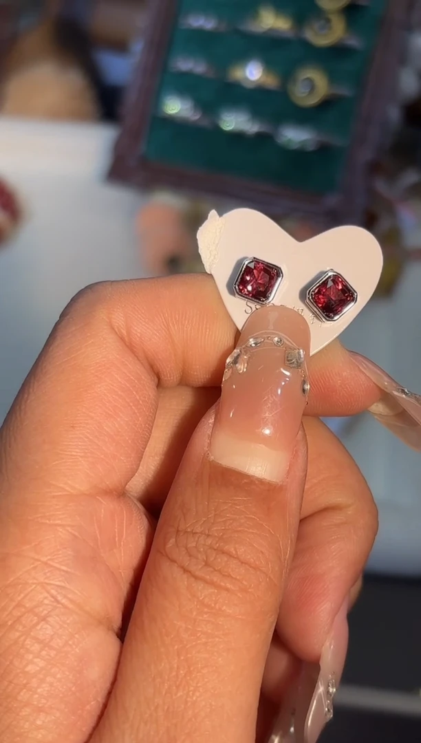 银S925镶嵌耳钉石榴石k901多样性发货一件