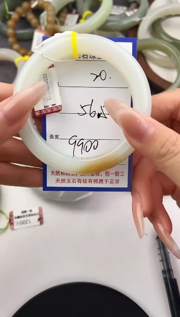 未镶嵌手镯和田玉20颜色微差无瑕疵