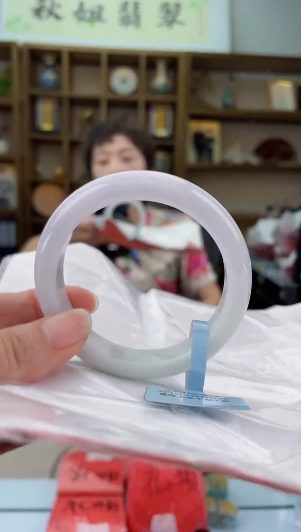 翡翠手镯未镶嵌翡翠手镯