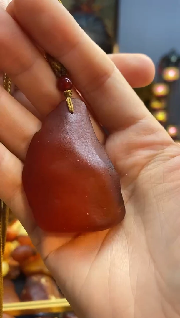 未镶嵌颈饰琥珀吊坠