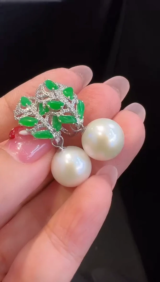 18K金镶嵌翡翠耳饰耳饰