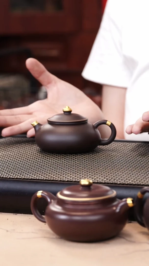 茶壶紫砂四号井茄皮紫泥描金寒江130cc