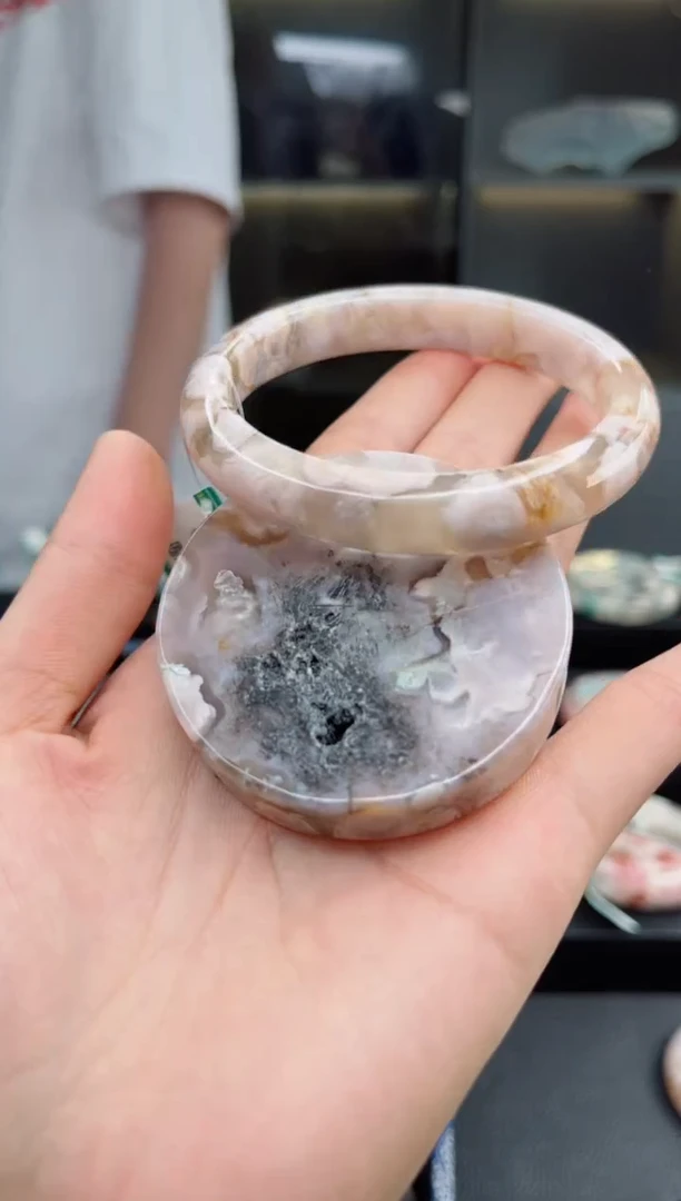 石英质玉手镯未镶嵌60圈口（不退不换）1886071