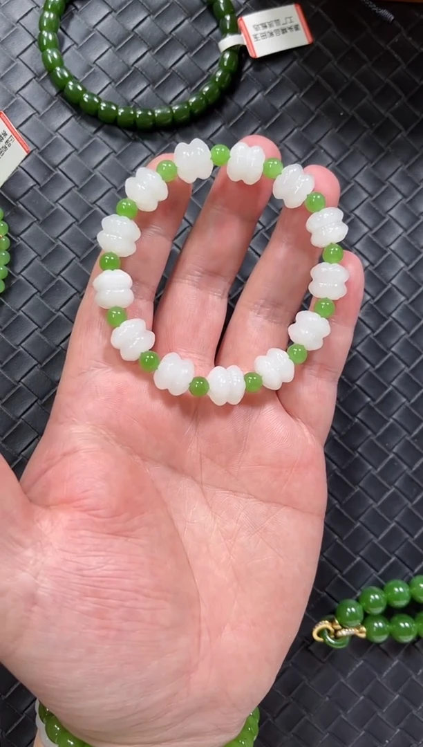 颈饰未镶嵌和田玉小****吃并蒂莲DIY单圈手串