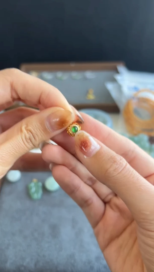 翡翠18K金镶嵌吊坠(不含链)112买断