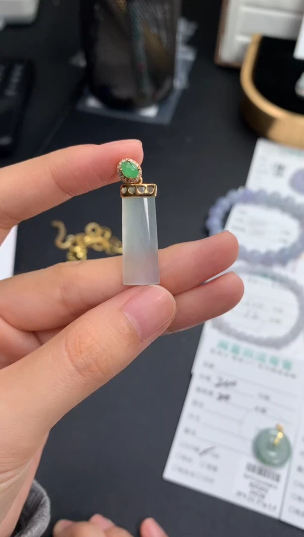 18K金镶嵌挂件翡翠48小时鉴赏期