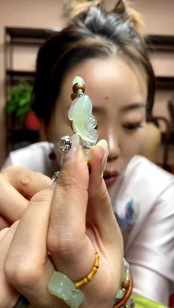 岫玉未镶嵌吊坠·