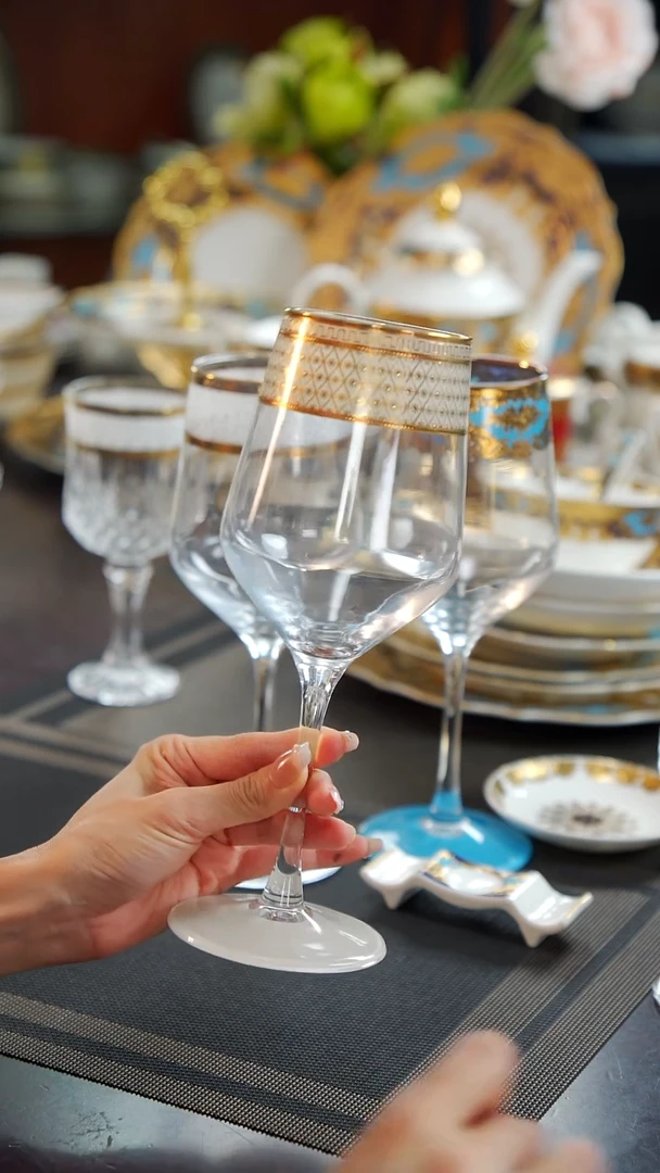 瓷片高脚红酒杯1个