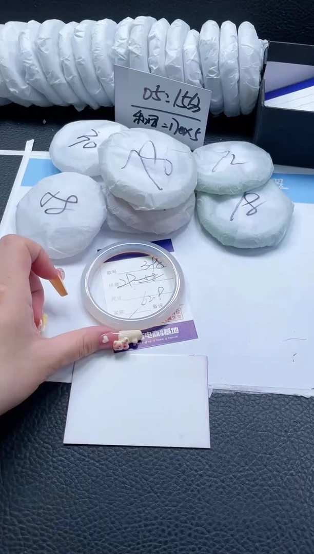 【闪购商品】石英质玉手镯未镶嵌398-62