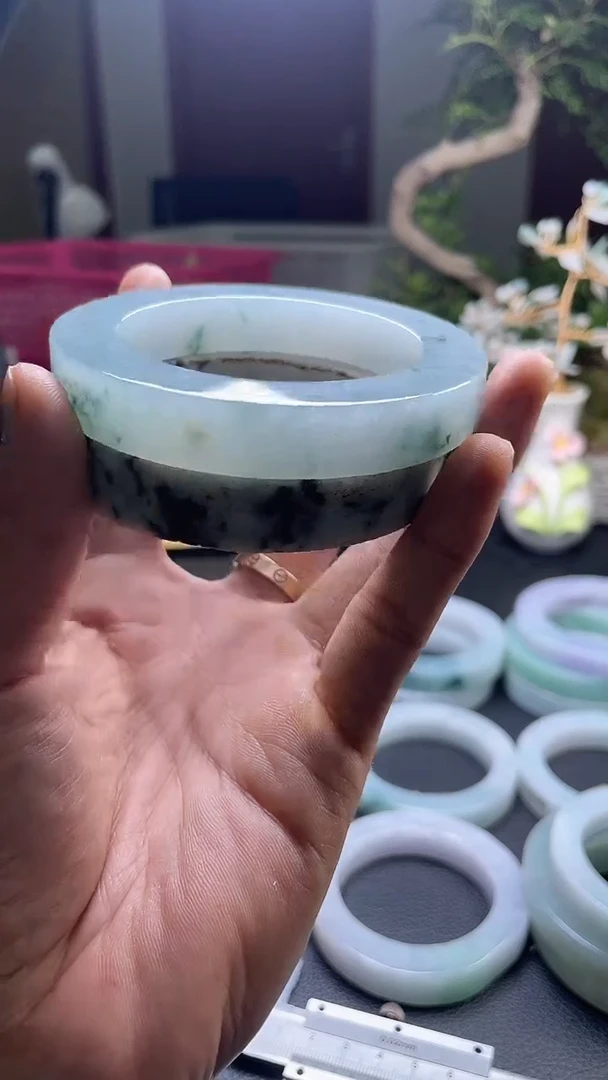 定制翡翠手镯未镶嵌发一件