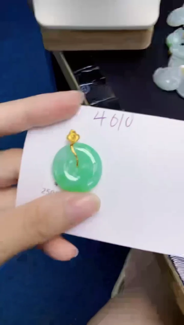 翡翠18K金镶嵌颈饰天然缅甸翡翠A货