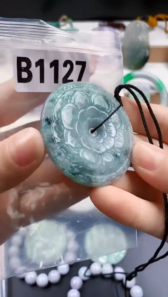 颈饰未镶嵌翡翠天然翡翠吊坠挂件