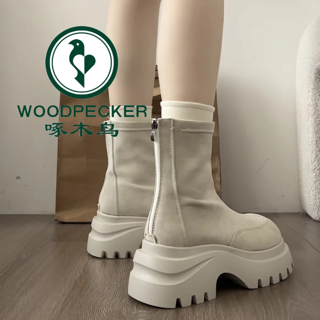 啄木鸟网红高级感白色厚底弹力瘦瘦靴女2025粗跟后拉链短筒时装靴