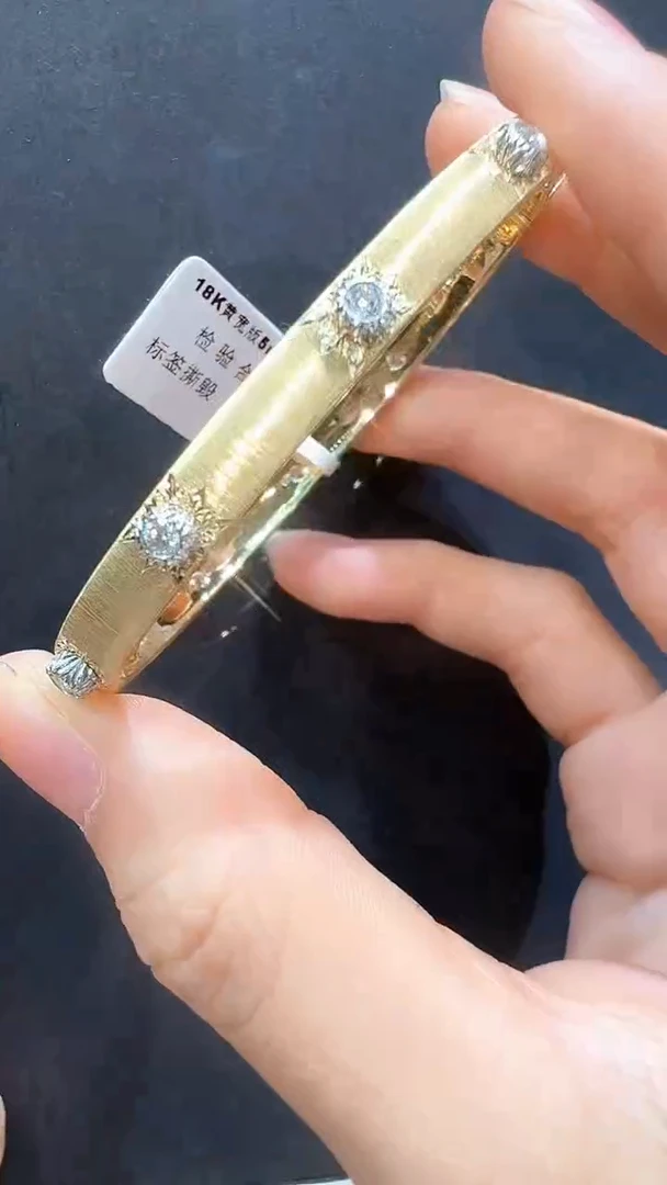 18K金镶嵌手镯钻石17#布布手镯
