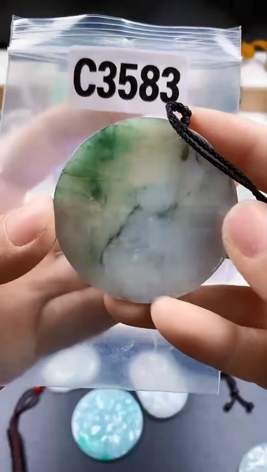 颈饰未镶嵌翡翠天然翡翠吊坠挂件