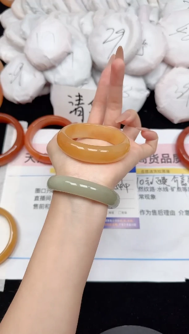 未镶嵌手镯石英质玉24/54.4