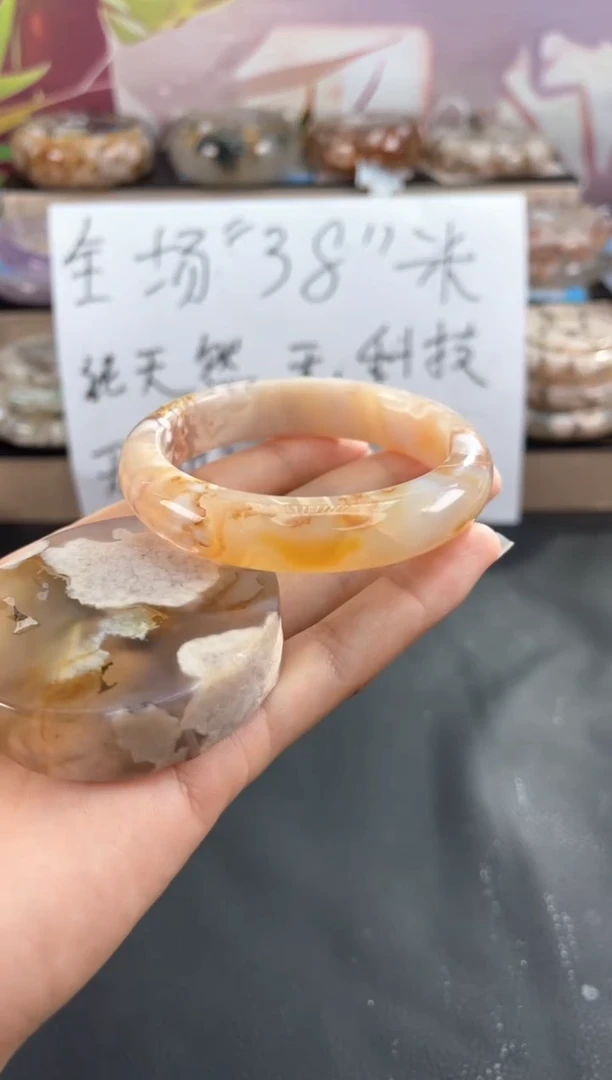 玛瑙/玉髓手镯未镶嵌56