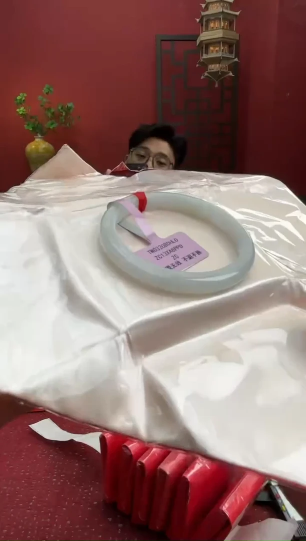 未镶嵌手镯（圆镯）翡翠翡翠手镯1