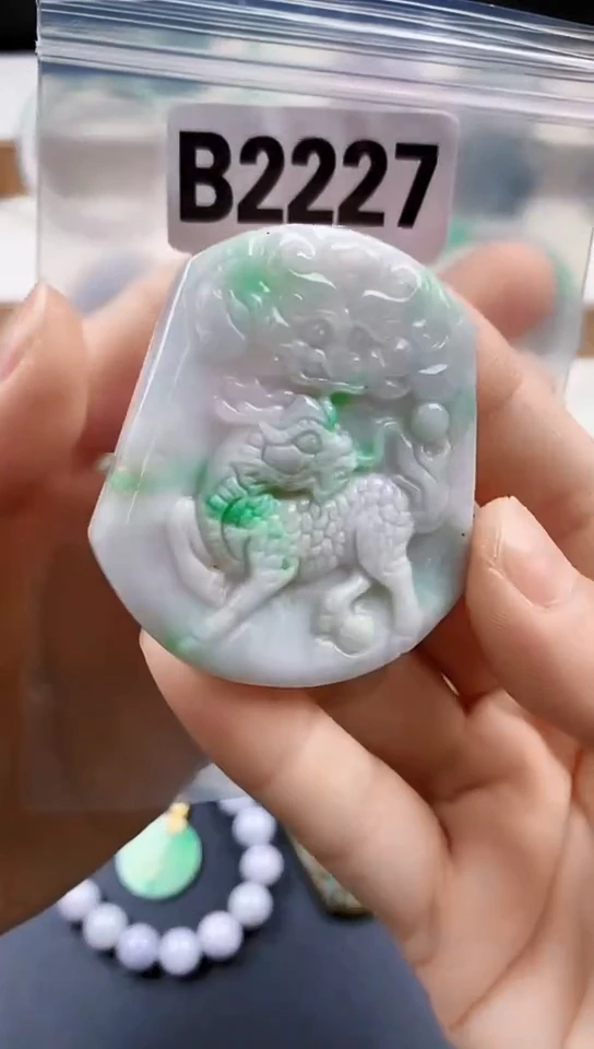 颈饰未镶嵌翡翠天然翡翠吊坠挂件