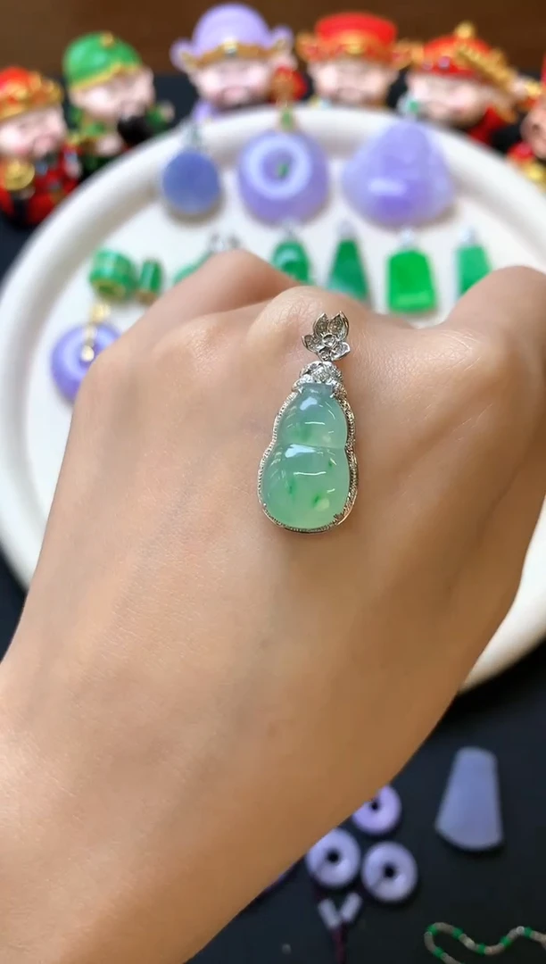 翡翠18K金镶嵌吊坠(赠链)吊坠