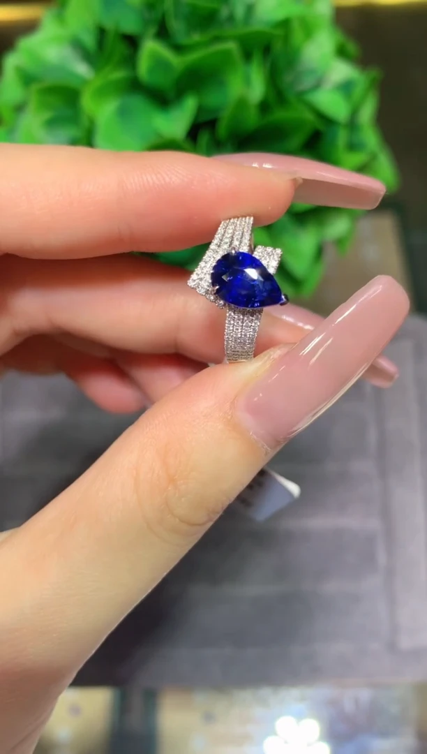 戒指蓝宝石18K金镶嵌2.13CT