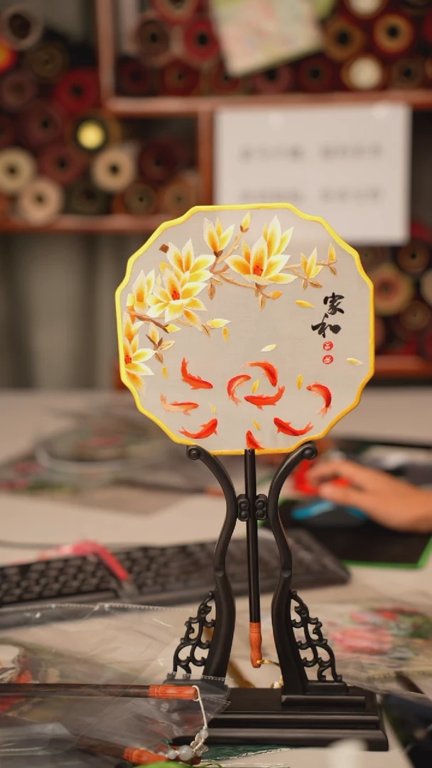 扇子苏绣作品手工团扇