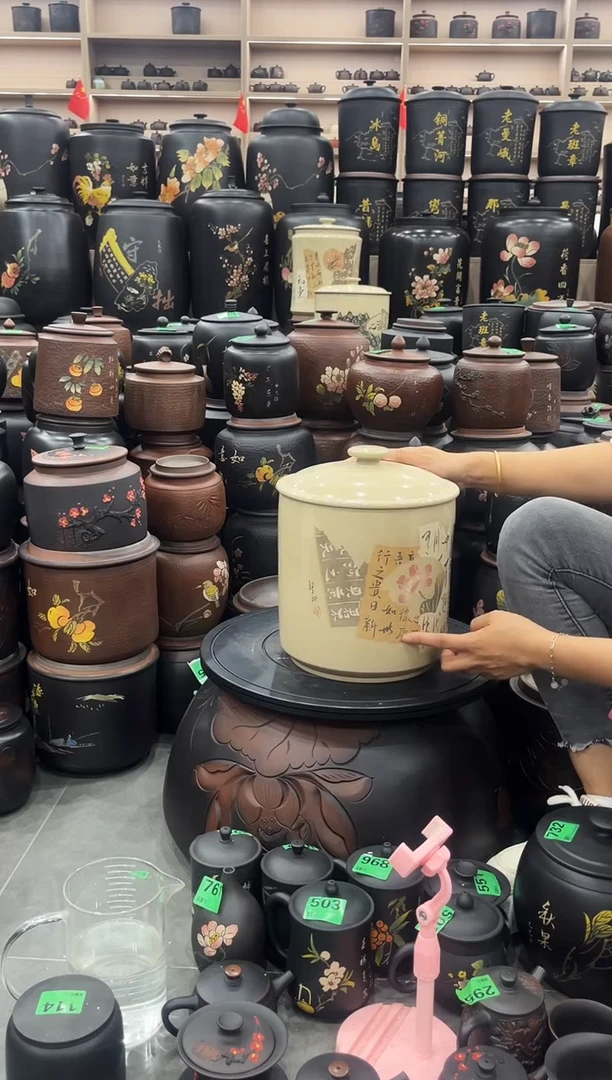 罐瑕疵茶叶罐  白泥彩填七饼  061