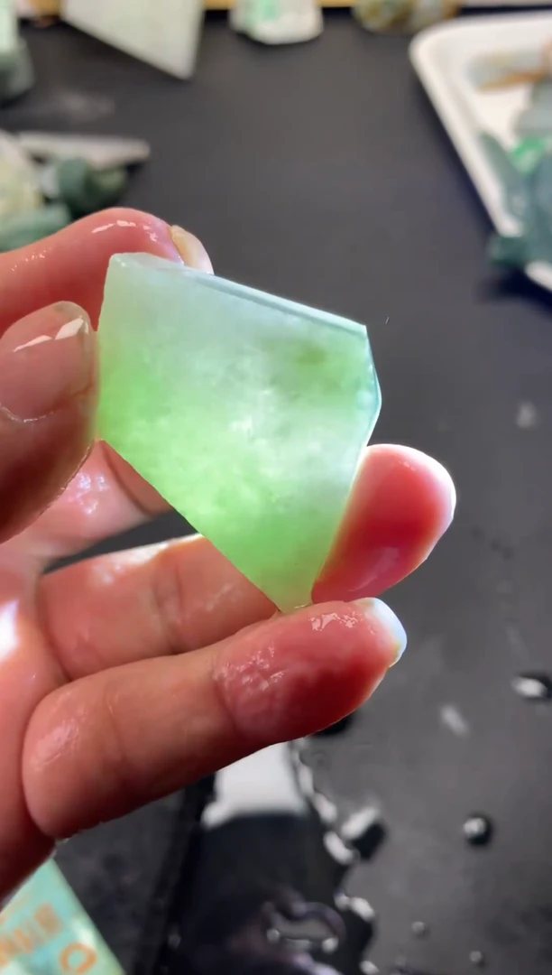 【闪购商品】翡翠挂件未镶嵌天然翡翠A货