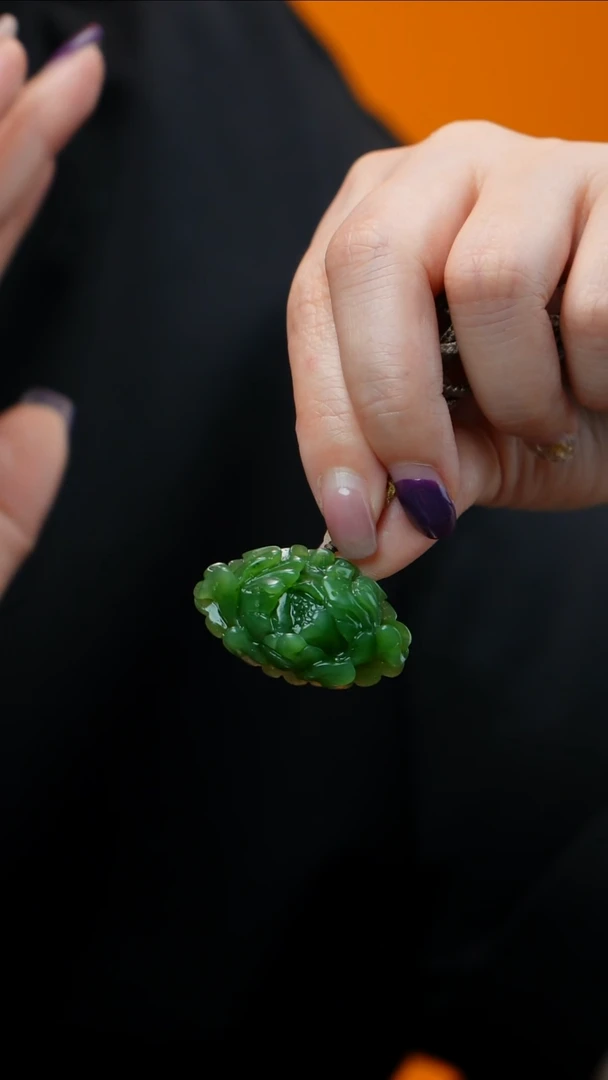 和田玉（碧玉）未镶嵌颈饰碧玉花牌 多样性发其一