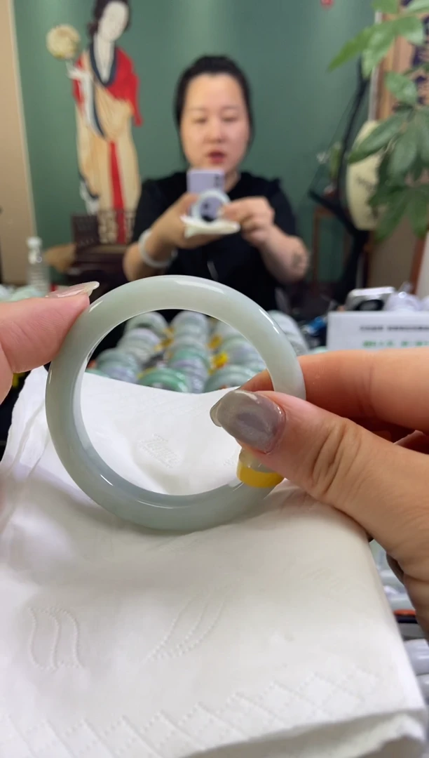 翡翠手镯未镶嵌5455圈口d