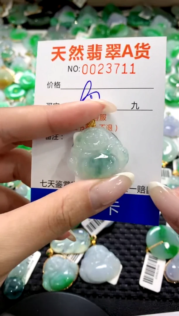 翡翠18K金镶嵌颈饰1