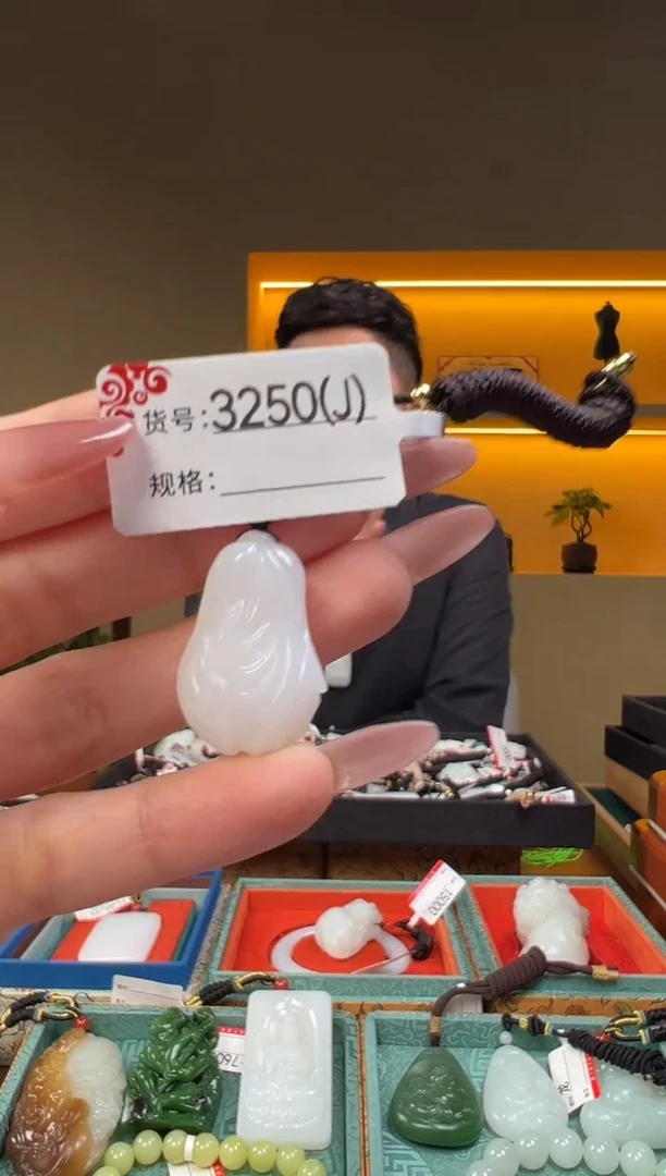 颈饰未镶嵌和田玉1J