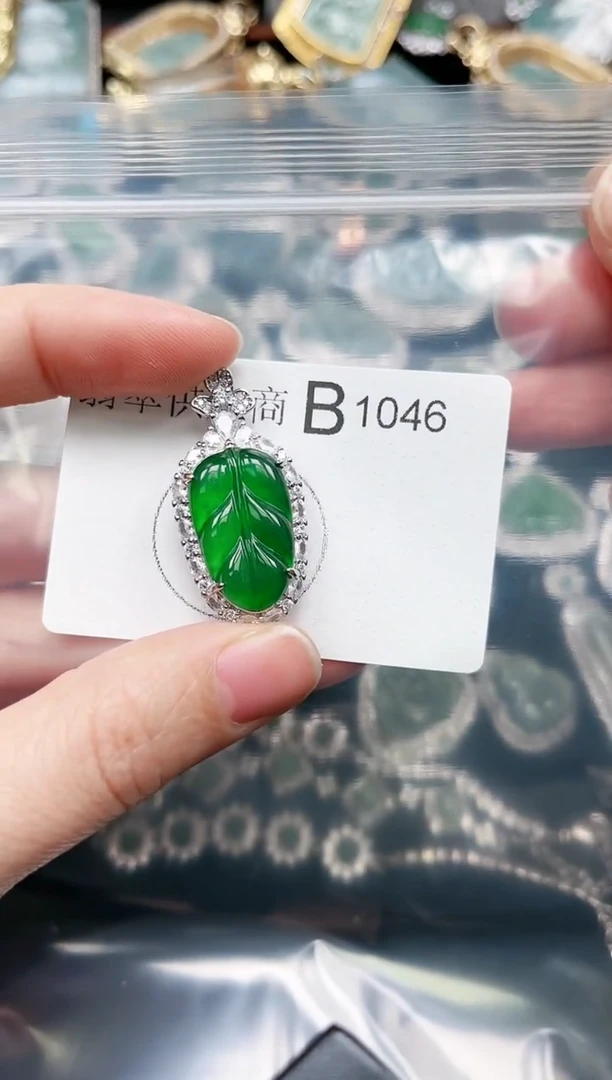 【闪购商品】翡翠颈饰未镶嵌1048赠皮绳